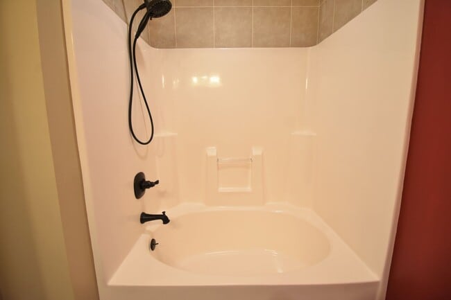 Building Photo - 3 Bedroom, 2 Bathroom Townhome (NO PETS)