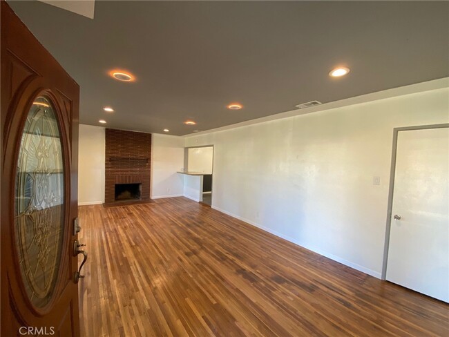 Building Photo - 2598 N Mountain View Ave