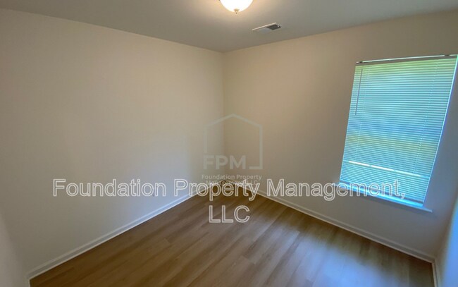 Building Photo - 3966 Battlefield Dr