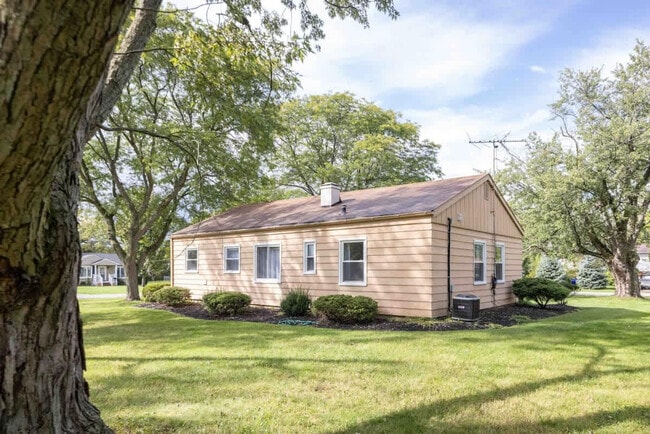 Building Photo - 19229 Pierce Dr