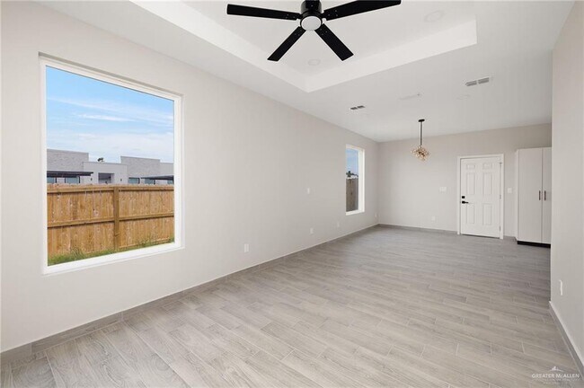 Building Photo - 21 Selena St