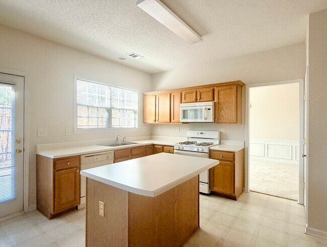 Building Photo - 510 Keeneland Ave