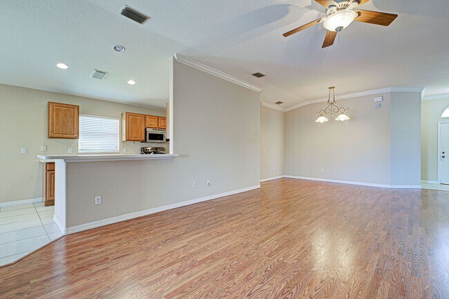 Building Photo - 2134 Boxwood St