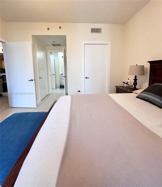 Building Photo - 1060 Brickell Ave