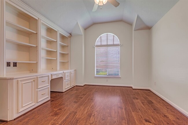 Building Photo - 13642 Lakeside Pl Dr