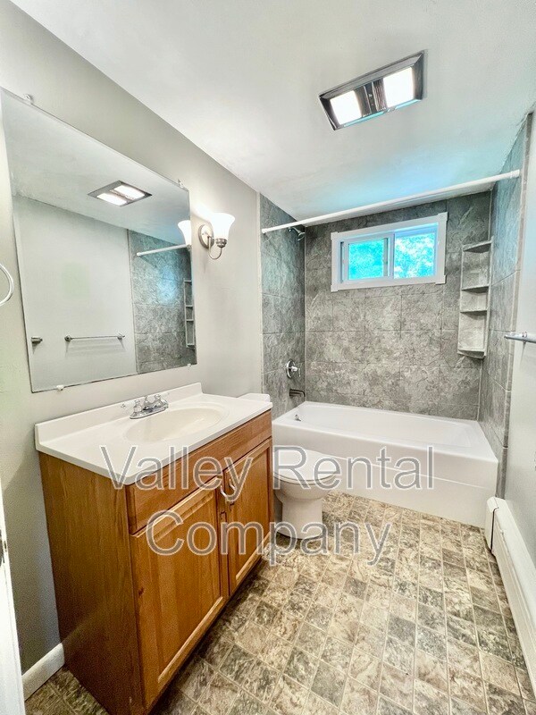 Building Photo - 36 Plumtree Rd