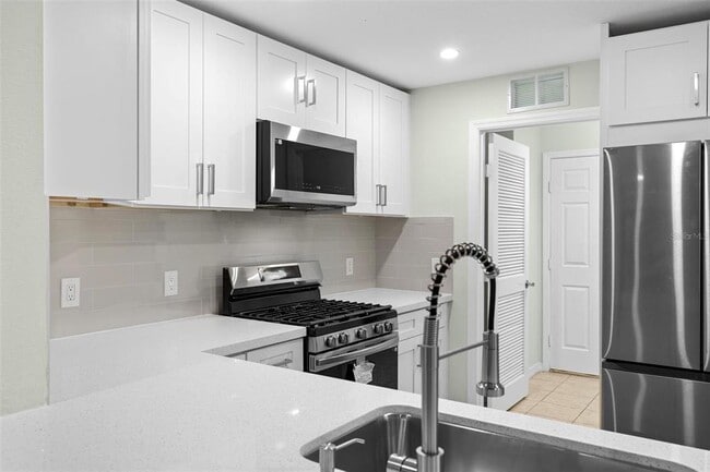 Building Photo - 26922 White Plains Way