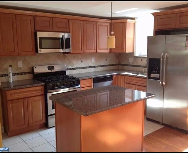 Building Photo - 4434 Marple St