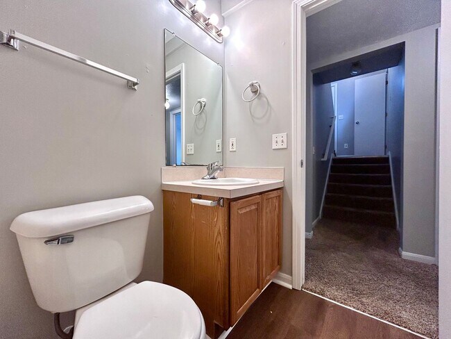 Building Photo - 4 Bedroom 2 Story Home in Northeast GR!