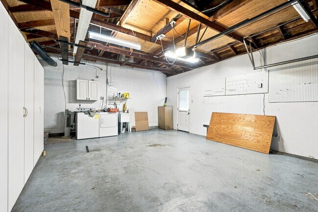 Building Photo - 2176 Morello Ave