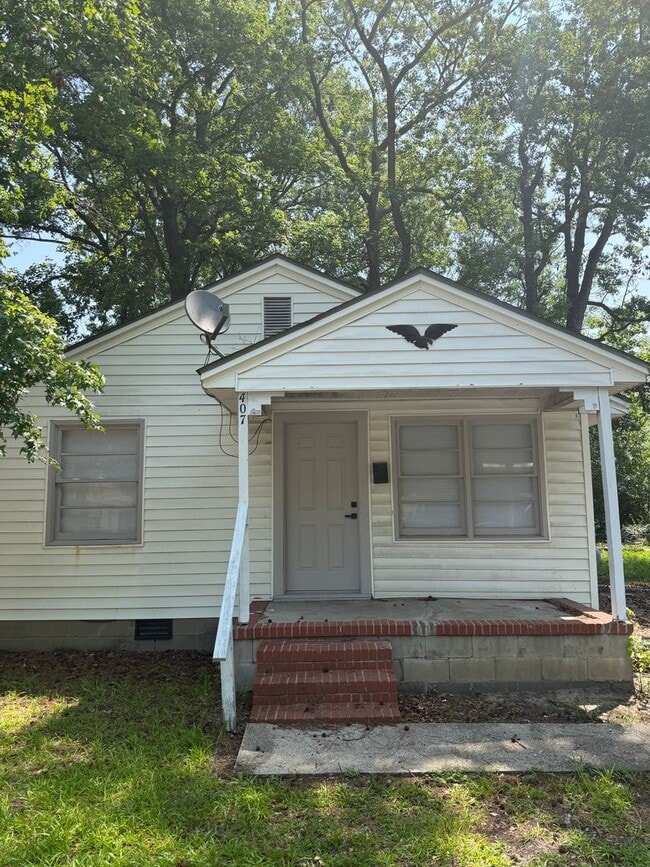 Building Photo - Coming Soon! Newly Renovated 2 Bedroom 1 Bath Home in Wilson
