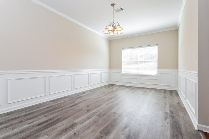 Building Photo - 3752 Sunbridge Dr SW