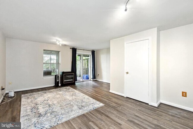 Building Photo - 9525 Clocktower Ln