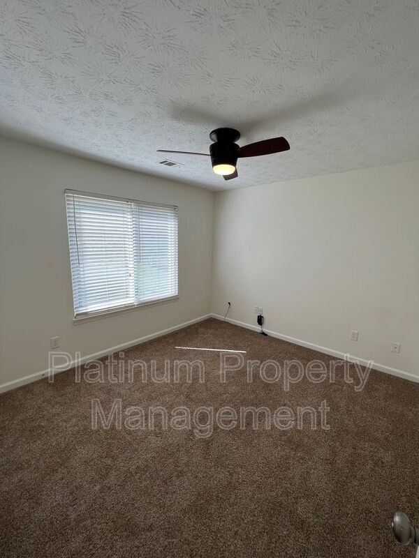 Building Photo - 1097 Yellow River Dr