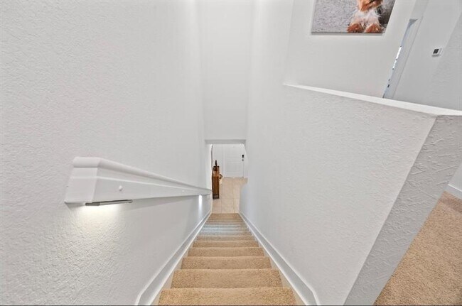 Building Photo - 369 NW 8th Ct