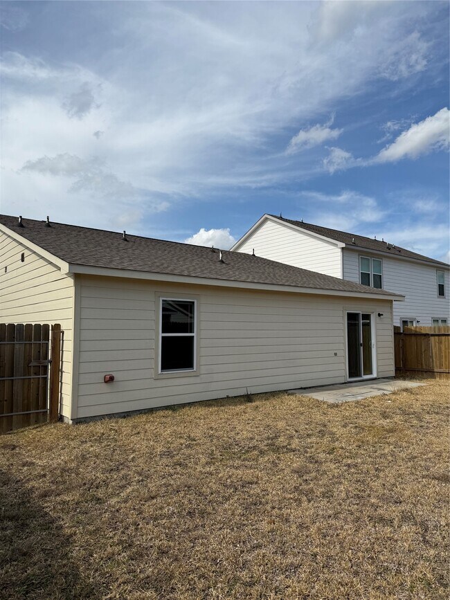 Building Photo - 417 Del Monte Dr