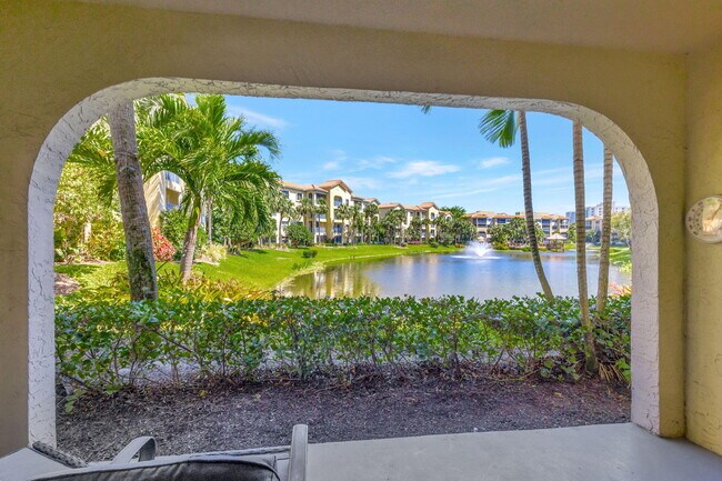 Building Photo - 300 Uno Lago Dr
