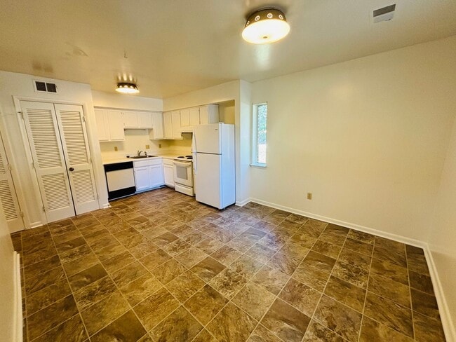 Building Photo - 1716 Donlee Dr