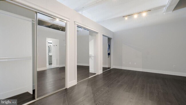 Building Photo - 444 N 4th St