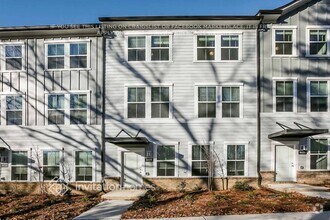 Building Photo - 8029 Roest Ln