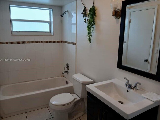 Building Photo - 5181 W Oakland Park Blvd