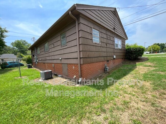 Building Photo - 201 Lowdermilk St