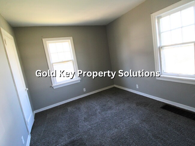 Building Photo - 328-330 E 31st Street