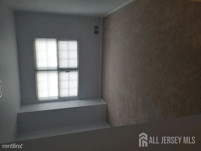 Building Photo - 804 Maple Hill Dr