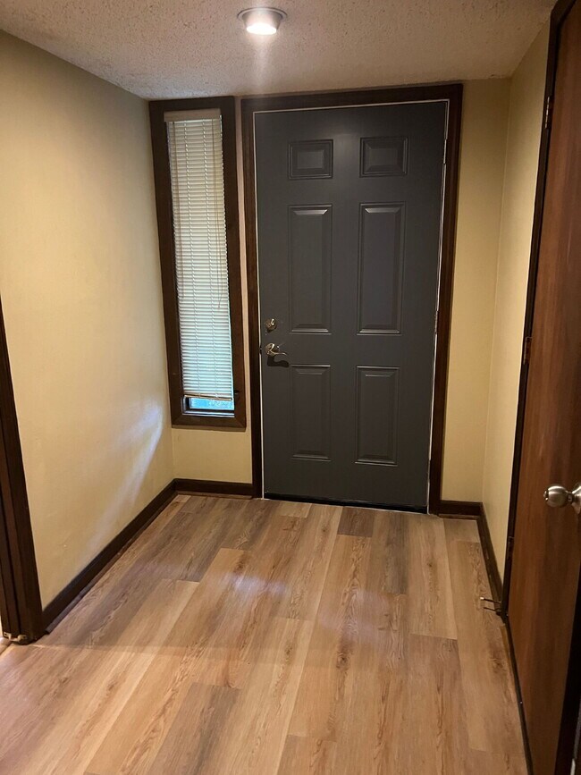 Building Photo - Large 2BD/ 2BTH with loft-Great Location