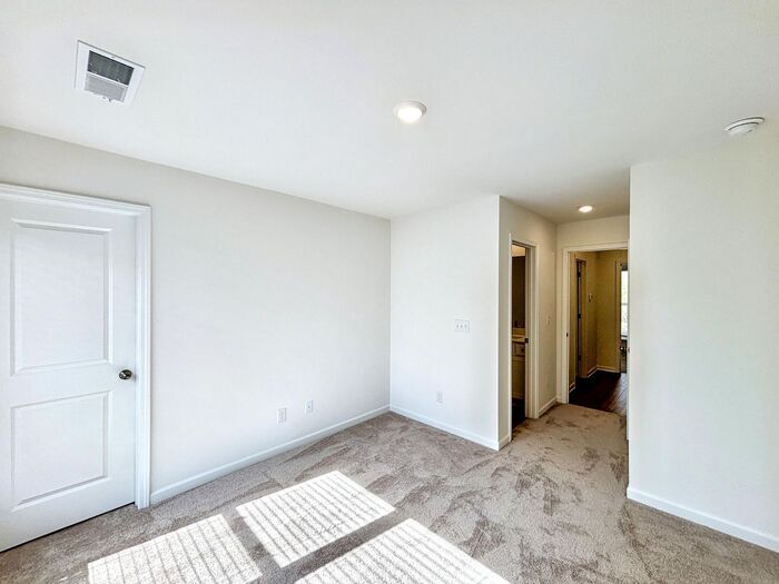Building Photo - 208 Asbury Oak Ln