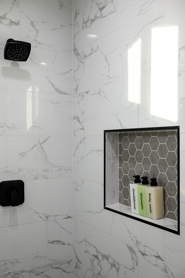 Building Photo - 11141 Limetree Dr