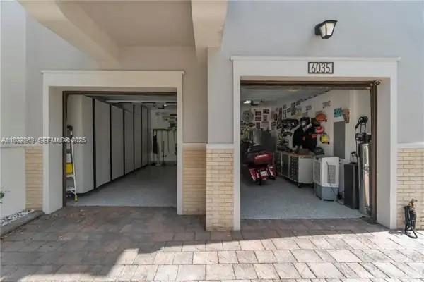 Building Photo - 6035 NW 104th Path