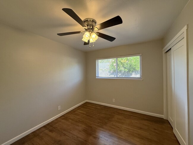 Building Photo - 1476 Hooker Oak Ave