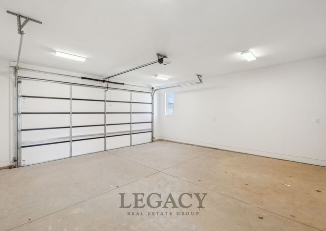 Building Photo - 1019 12th Ave N