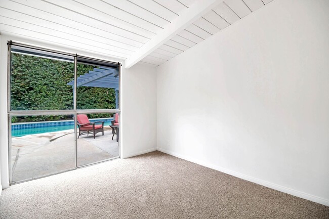 Building Photo - Stunning Woodland Hills Pool Home – South ...