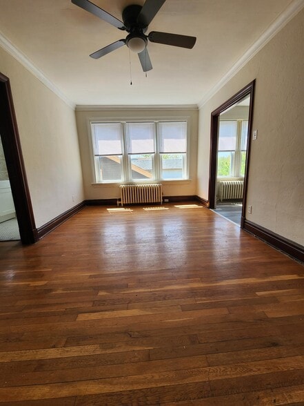 Living area/bedroom - 3604 Delor St
