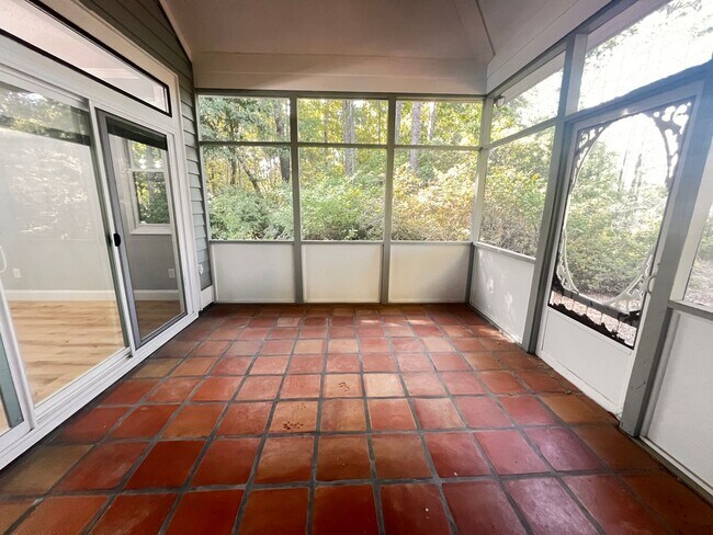 Building Photo - 1237 Clipper Rd