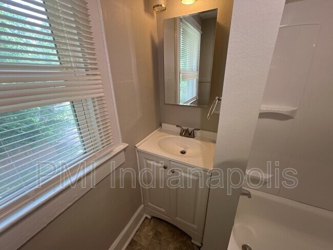 Building Photo - 310 N Riley Ave