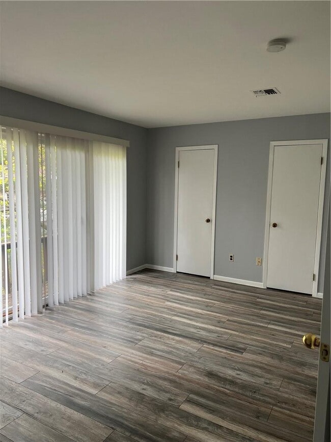 Building Photo - 5 Rockledge Dr