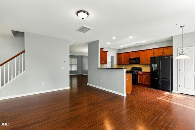 Building Photo - 614 Rose Laurel Ct