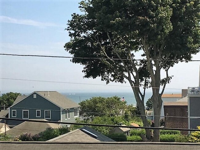 Building Photo - 34 Elizabeth Rd