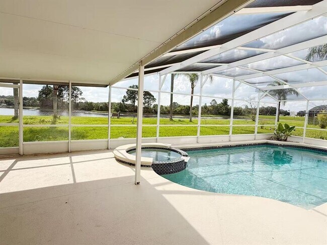 Building Photo - 842 Horseshoe Falls Dr