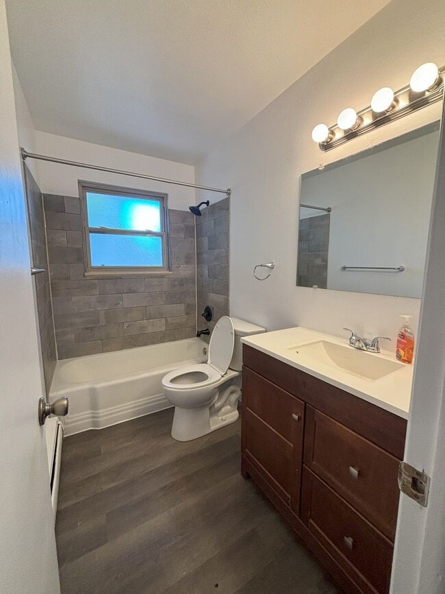 Building Photo - Beautiful 3-Bedroom, 1.5-Bathroom Home wit...