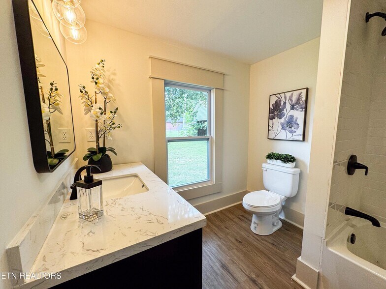 Primary Bathroom - 570 Monroe St