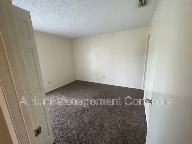 Building Photo - 5425 SE 30th Pl