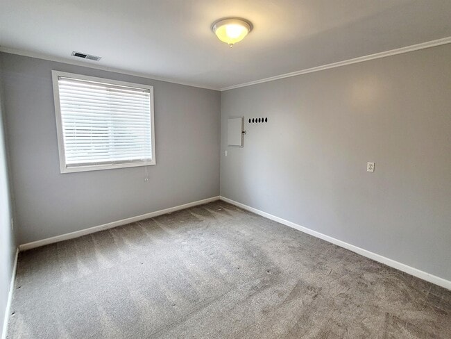 Building Photo - 6187 Blythefield Ave NE