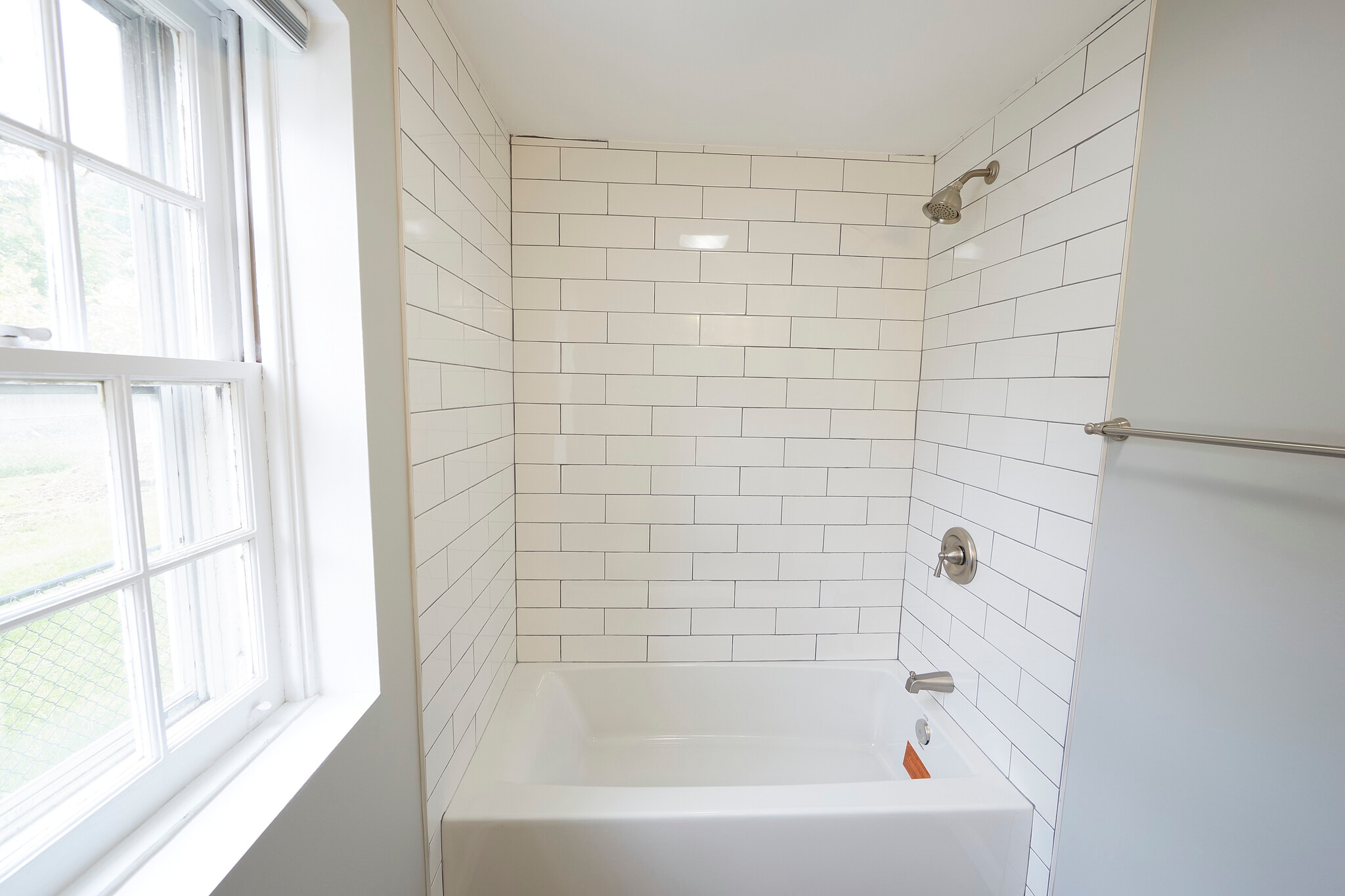 Full Bathroom 1 - 32 Garrett Ave
