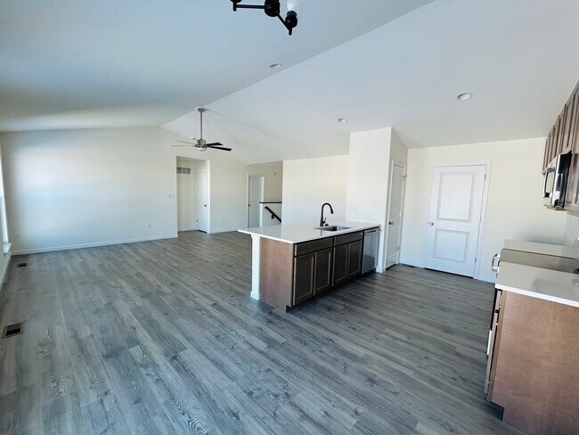 Building Photo - 608 Allegiance Dr