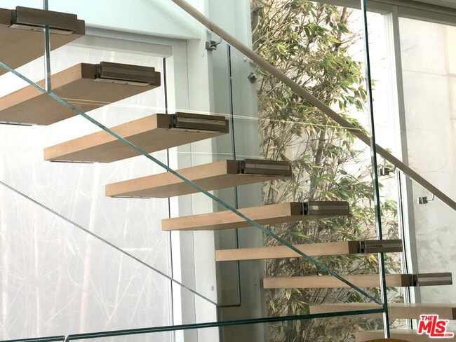 Building Photo - 1267 Palisades Beach Rd