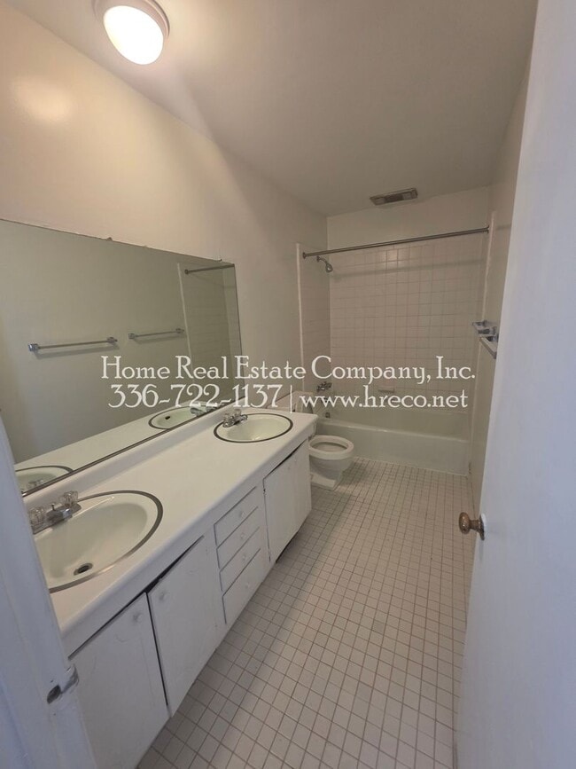 Building Photo - 1449 Brookwood Dr